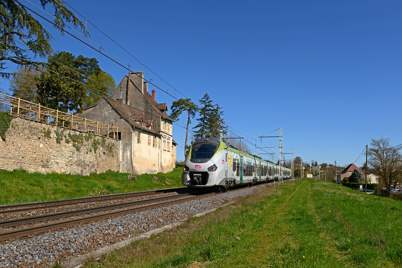 Z 54335 of SNCF (Société Nationale des Chemins de fer Français) between Fleurville and Seonzan, France