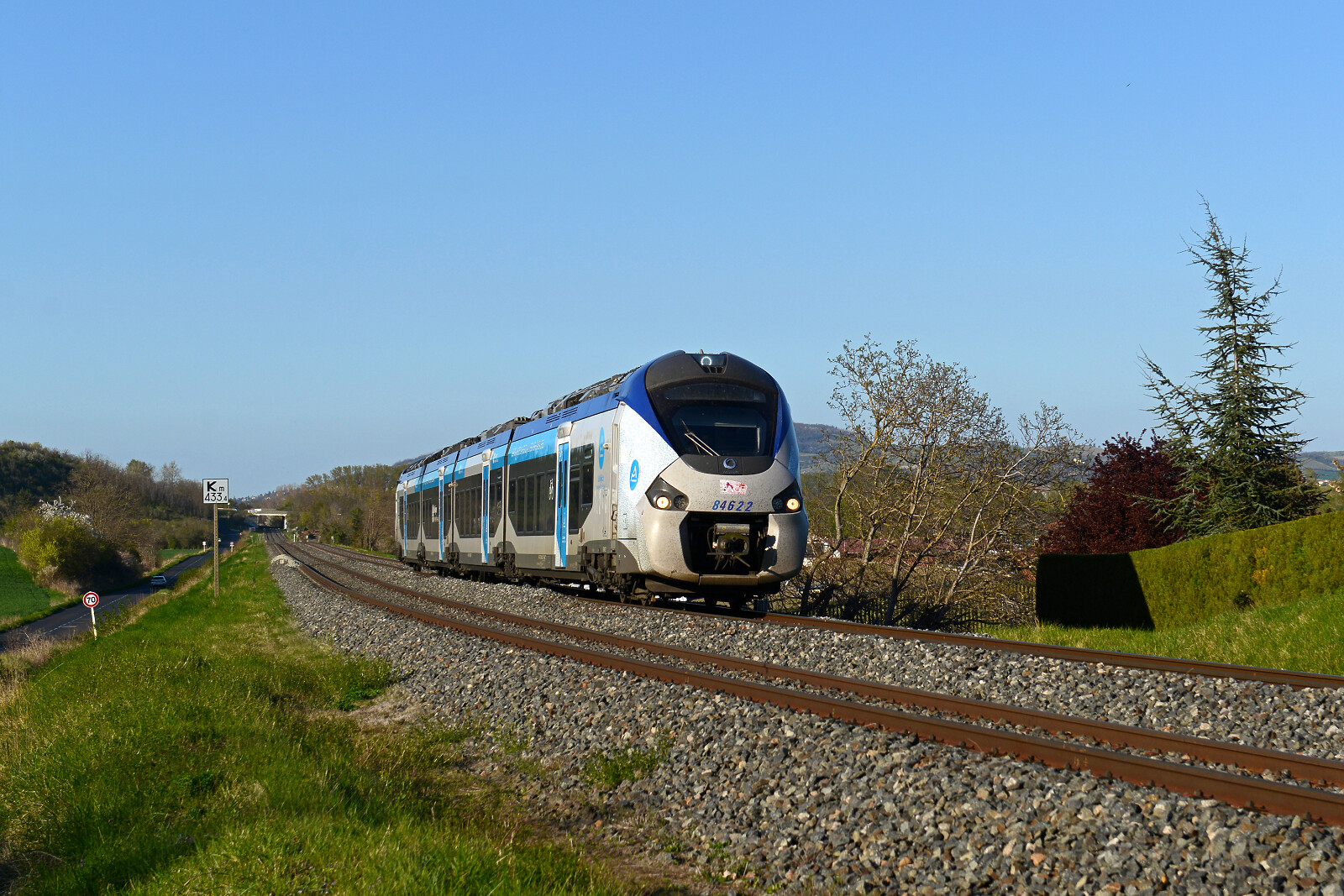 B 84622 of SNCF (Société Nationale des Chemins de fer Français) between Le Cendre Orcet and Les Martres-de-Veyre, France
