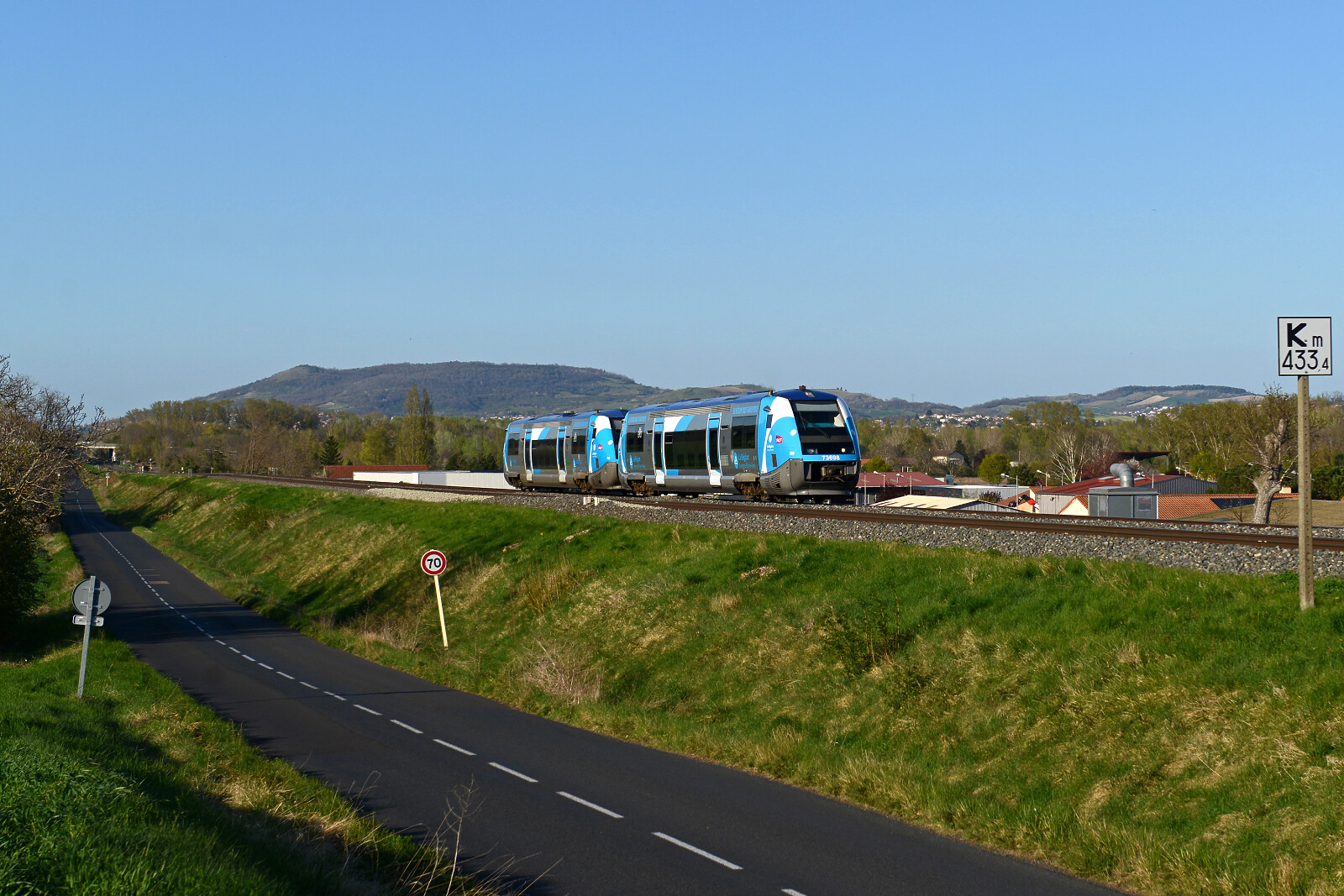X 73698 of SNCF (Société Nationale des Chemins de fer Français) between Le Cendre Orcet and Les Martres-de-Veyre, France