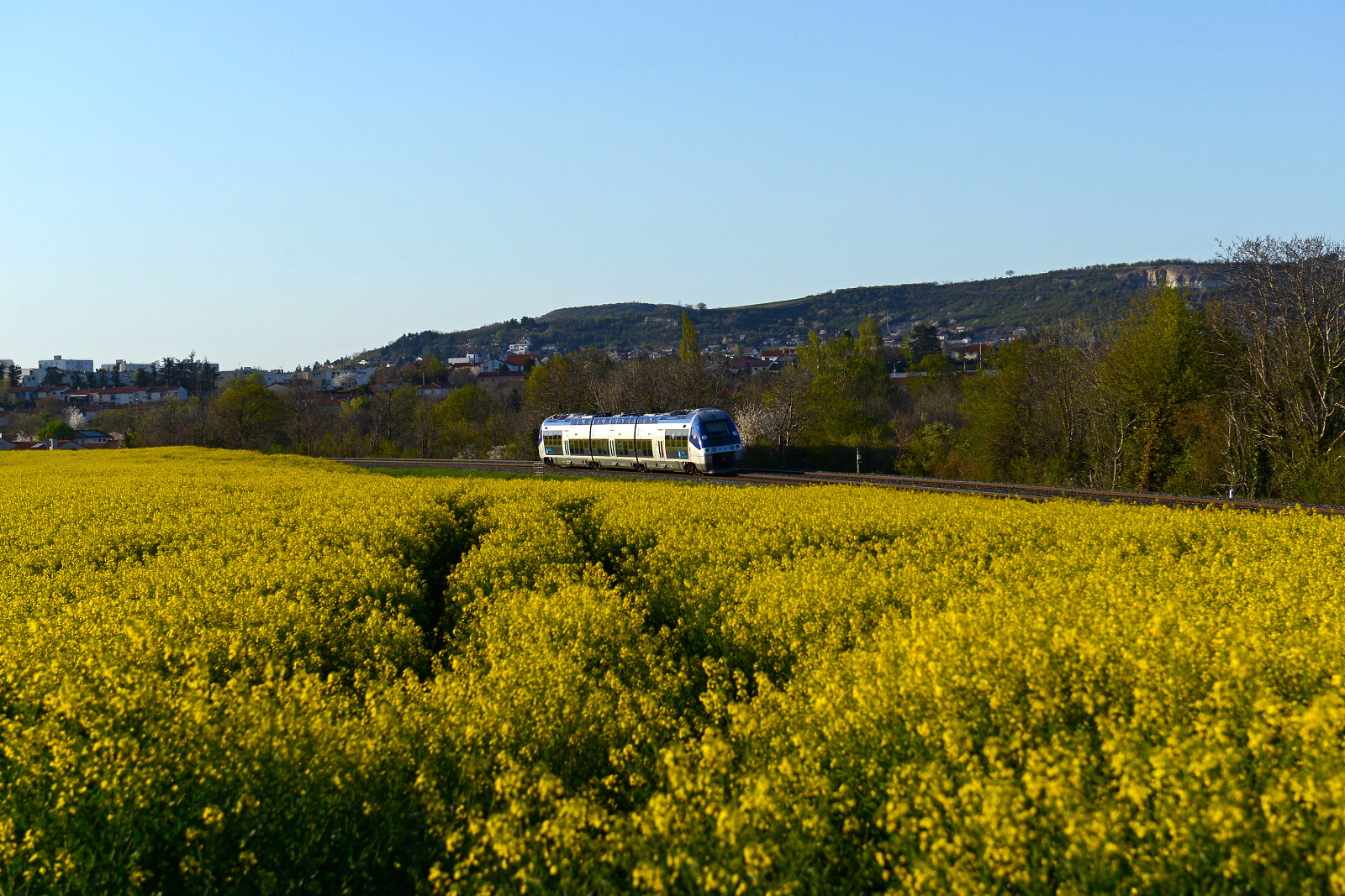 X 76831 of SNCF (Société Nationale des Chemins de fer Français) between Les Martres-de-Veyre and Le Cendre Orcet, France