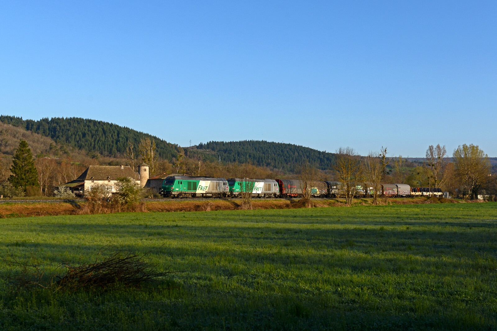 BB 75462 of SNCF (Société Nationale des Chemins de fer Français) between Arvant and Massiac Blesle, France
