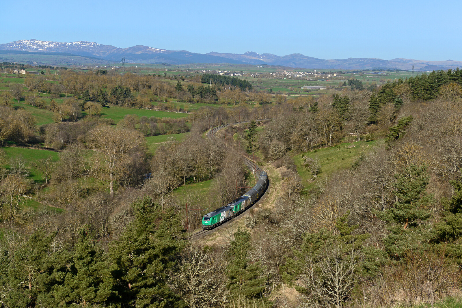 BB 75446 of SNCF (Société Nationale des Chemins de fer Français) between Nessargues and Saint-Flour Chaudes-Aigues, France
