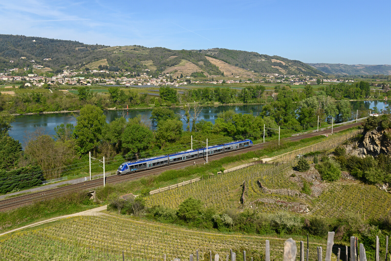 B 82500 of SNCF (Société Nationale des Chemins de fer Français) between Tain l'Hermitage Tournon and Saint-Vallier sur Rhône, France