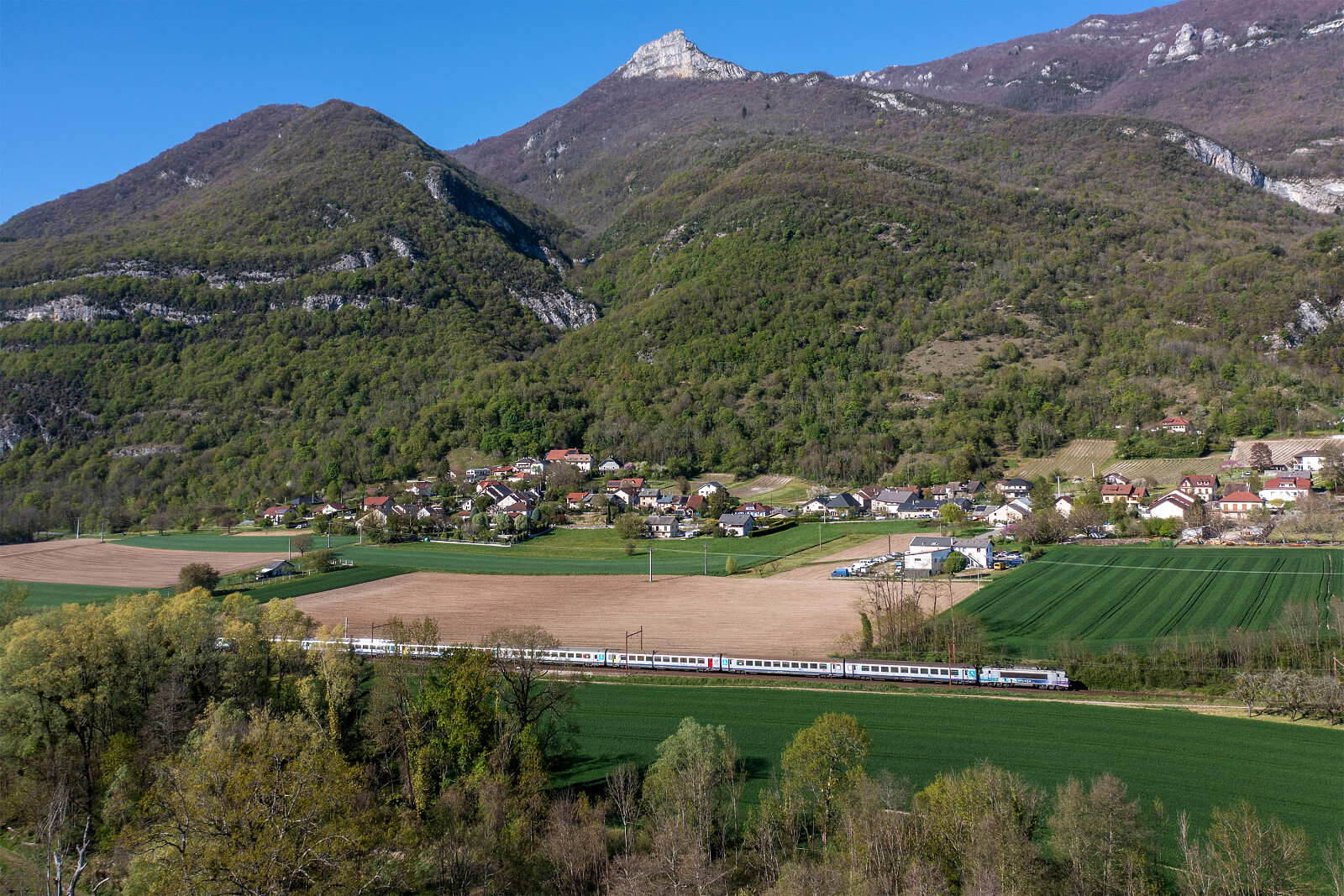 BB 22134 of SNCF (Société Nationale des Chemins de fer Français) between Culoz and Virieu le Grand Belley, France