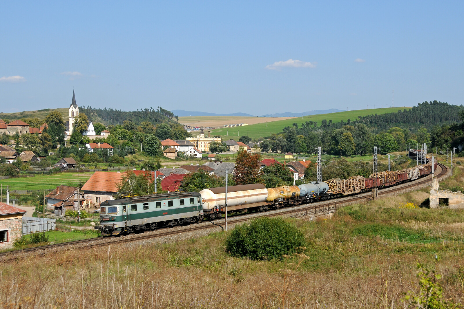 183 016 of ZSSK (Železničná spoločnosť Slovensko) between Markušovce and Teplička nad Hornádom, Slovakia