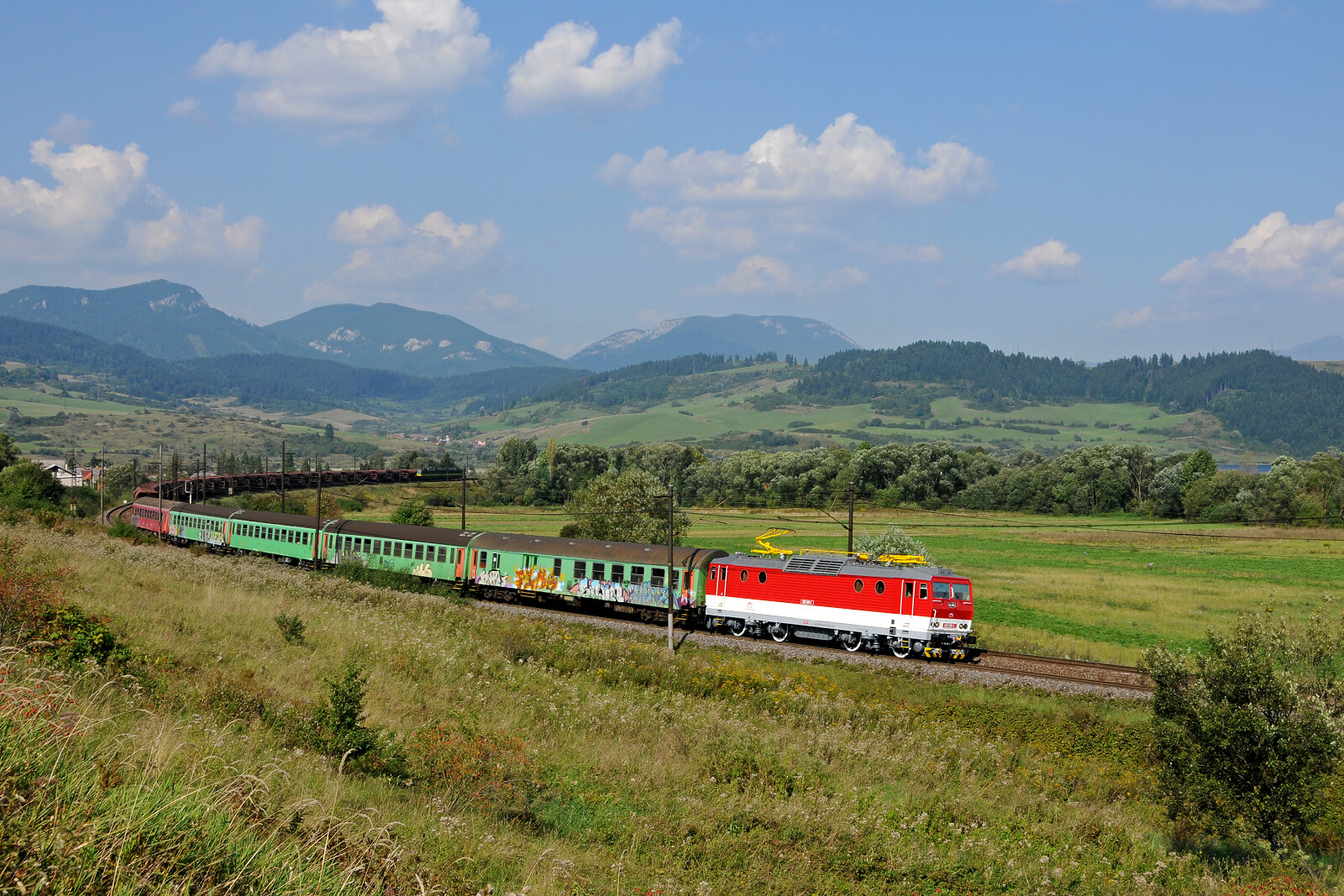 163 119 of ZSSK (Železničná spoločnosť Slovensko) between Liptovská Teplá and Liptovské Vlachy, Slovakia