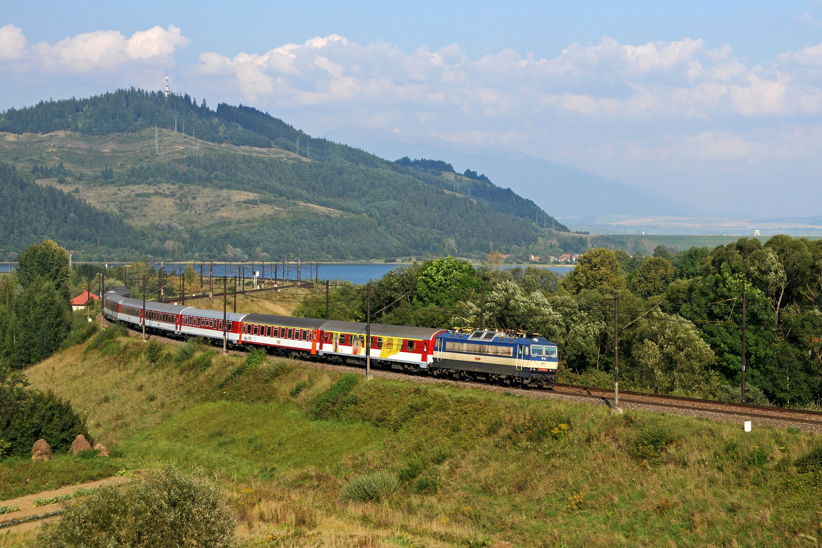 362 005 of ZSSK (Železničná spoločnosť Slovensko) between Liptovská Teplá and Liptovské Vlachy, Slovakia