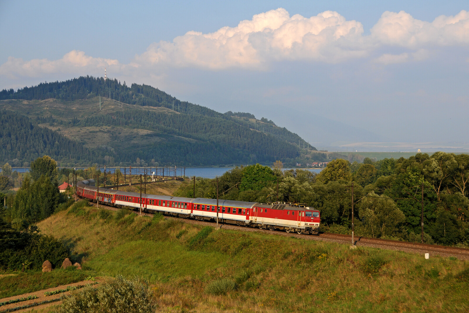 362 012 of ZSSK (Železničná spoločnosť Slovensko) between Liptovská Teplá and Liptovské Vlachy, Slovakia