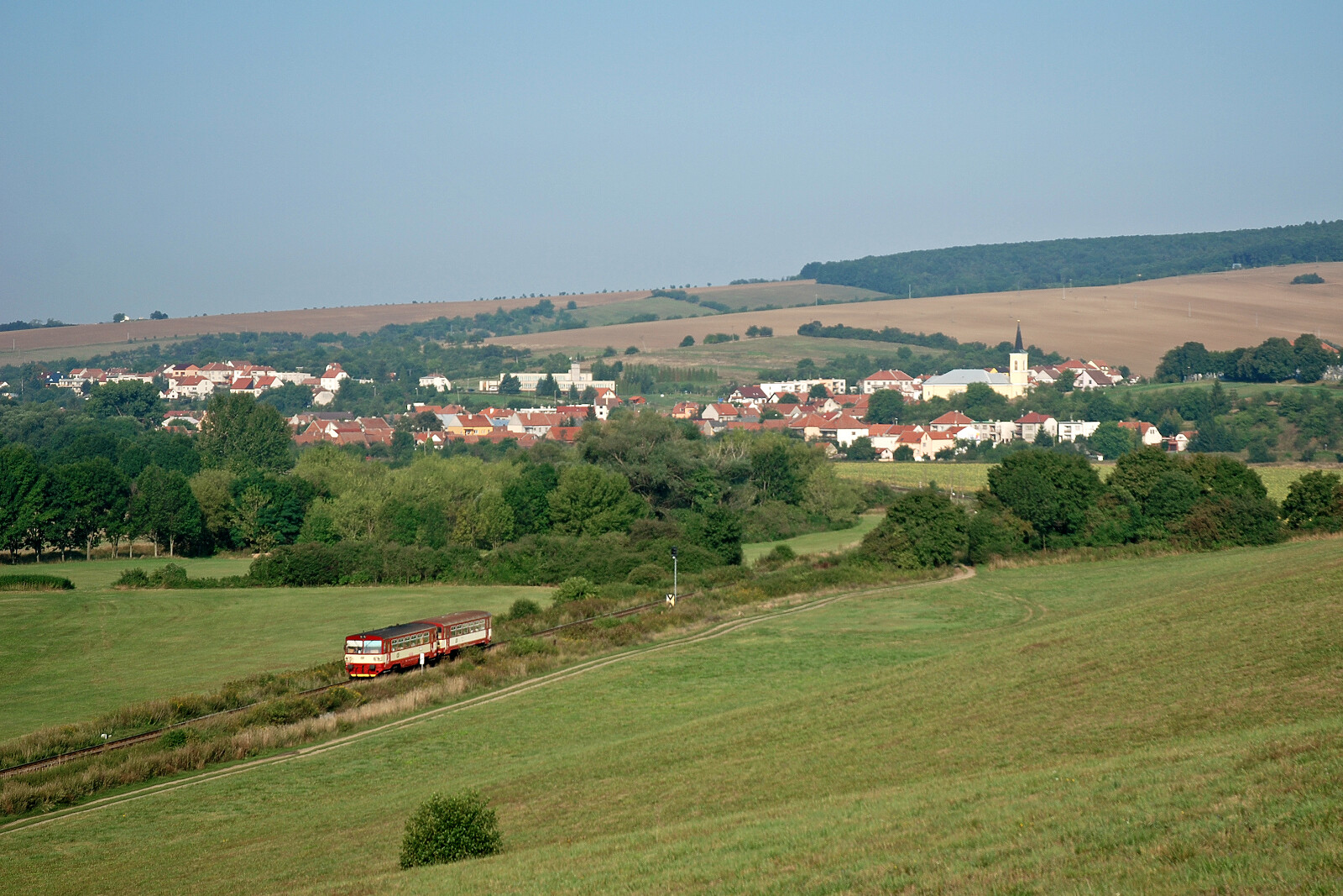 Class 810 "Brotbüchse" of ČD (České dráhy) between Újezdec u Luhačovic and Nezdenice, Czech Republic