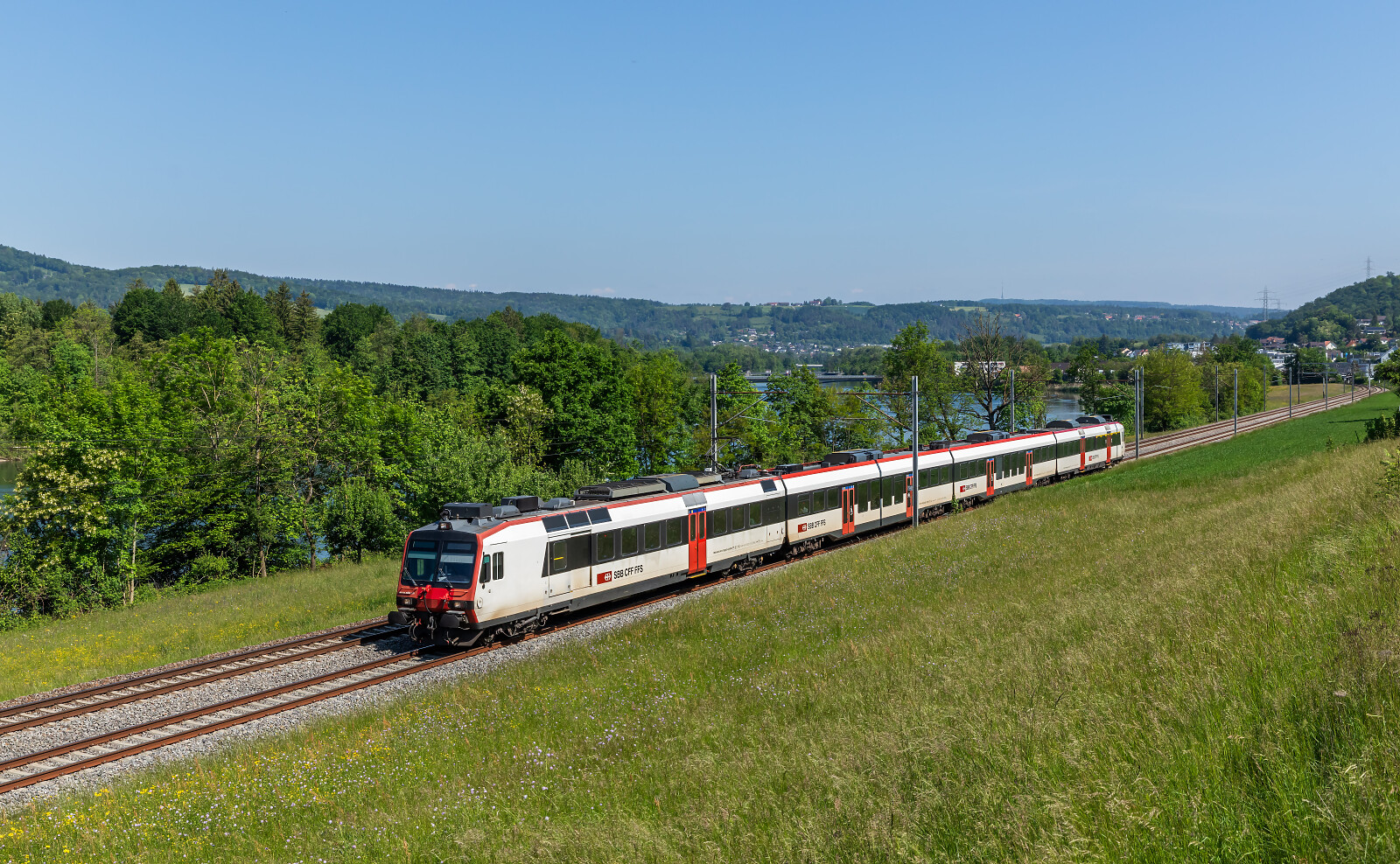 RBDe 560 "Domino" of SBB (Schweizerische Bundesbahnen) between Schinznach Bad and Holderbank AG, Switzerland