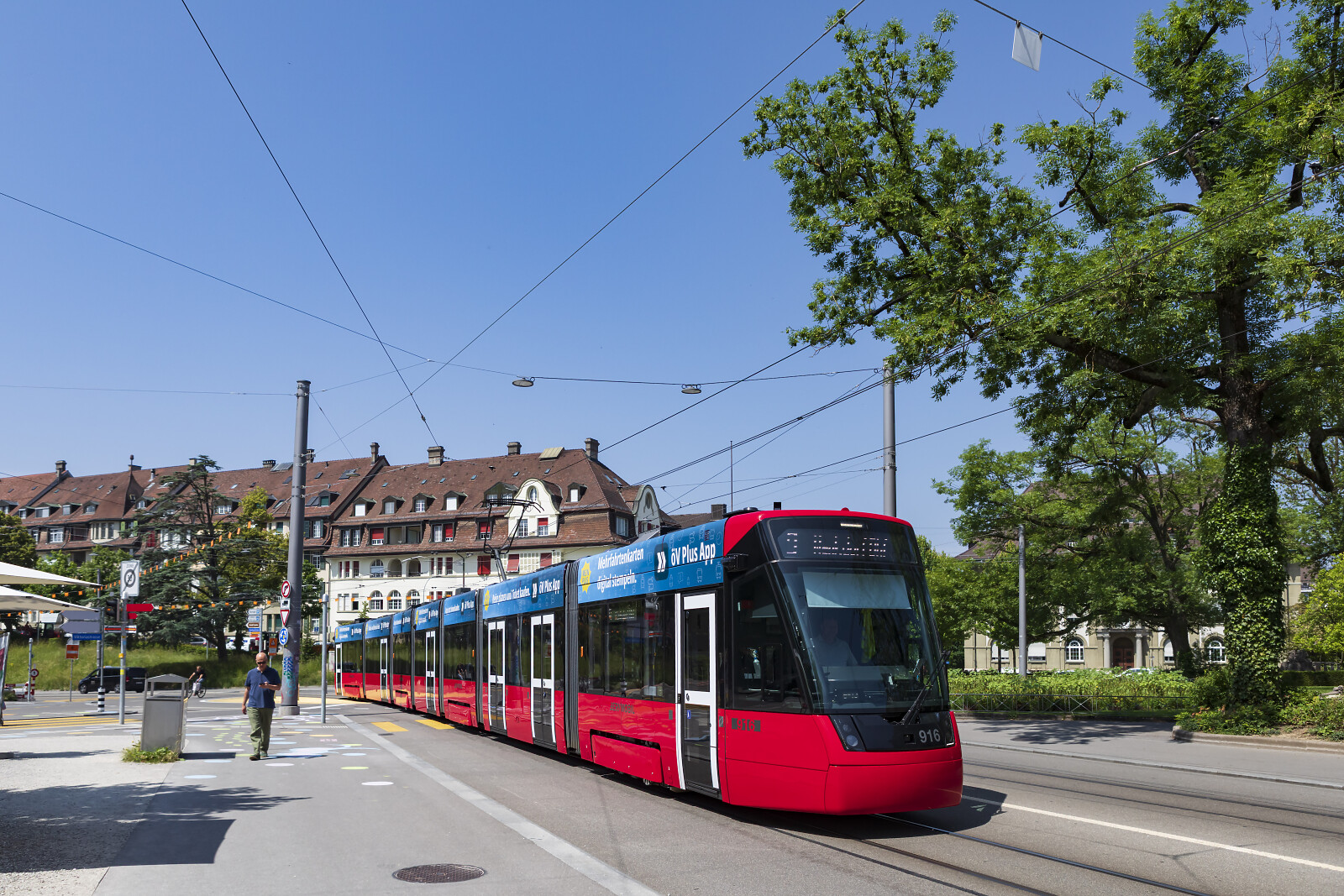 Be 6/8 916 of SVB (Städtische Verkehrsbetriebe Bern (Bernmobil)) at Bern (Viktoriaplatz), Switzerland