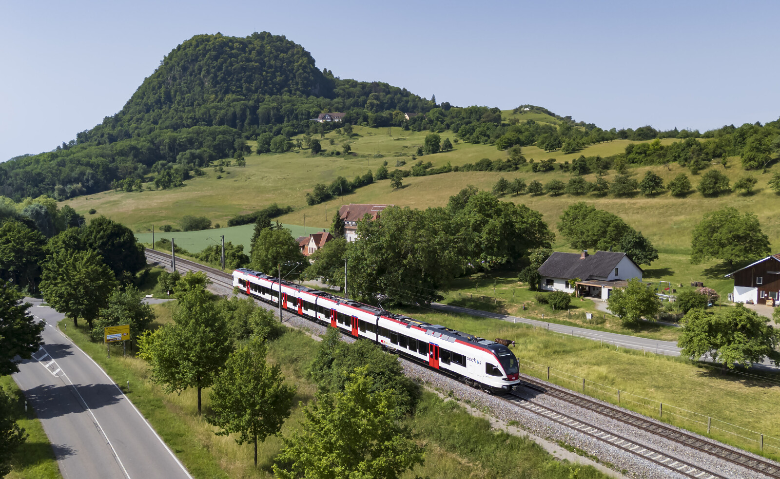 RABe 521 "FLIRT" of SBB (Schweizerische Bundesbahnen) between Singen and Mühlhausen (b. Engen), Germany