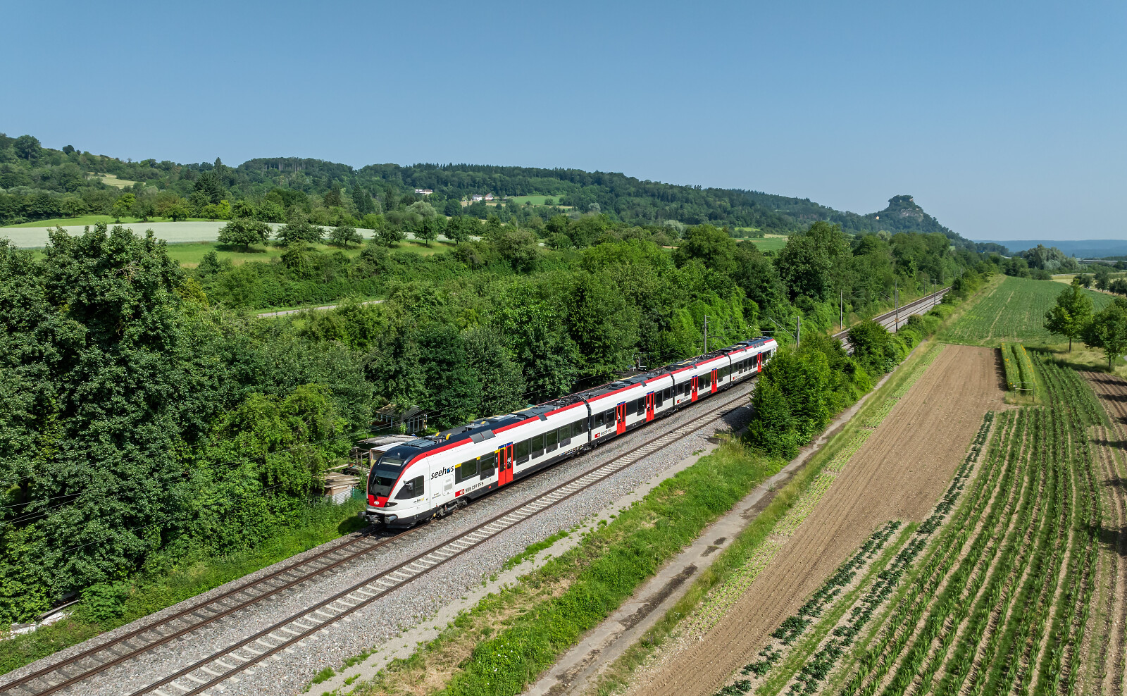 RABe 521 "FLIRT" of SBB (Schweizerische Bundesbahnen) between Mühlhausen (b. Engen) and Singen, Germany