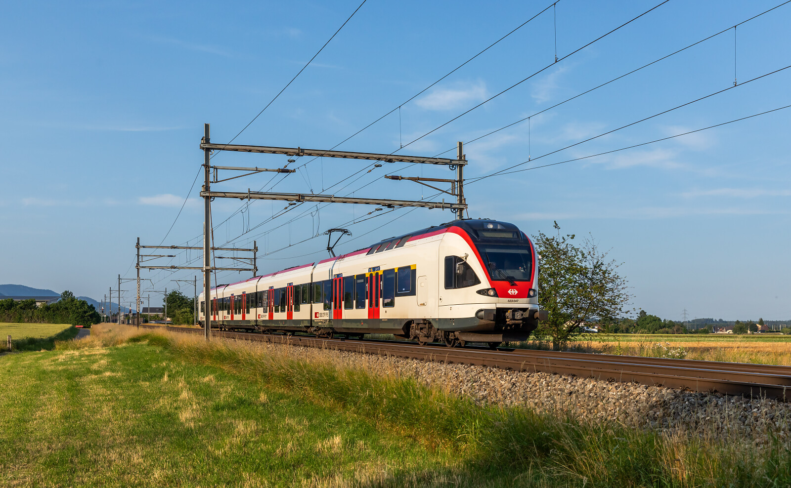 RABe 523 047 of SBB (Schweizerische Bundesbahnen) between Niederbipp and Wangen an der Aare, Switzerland