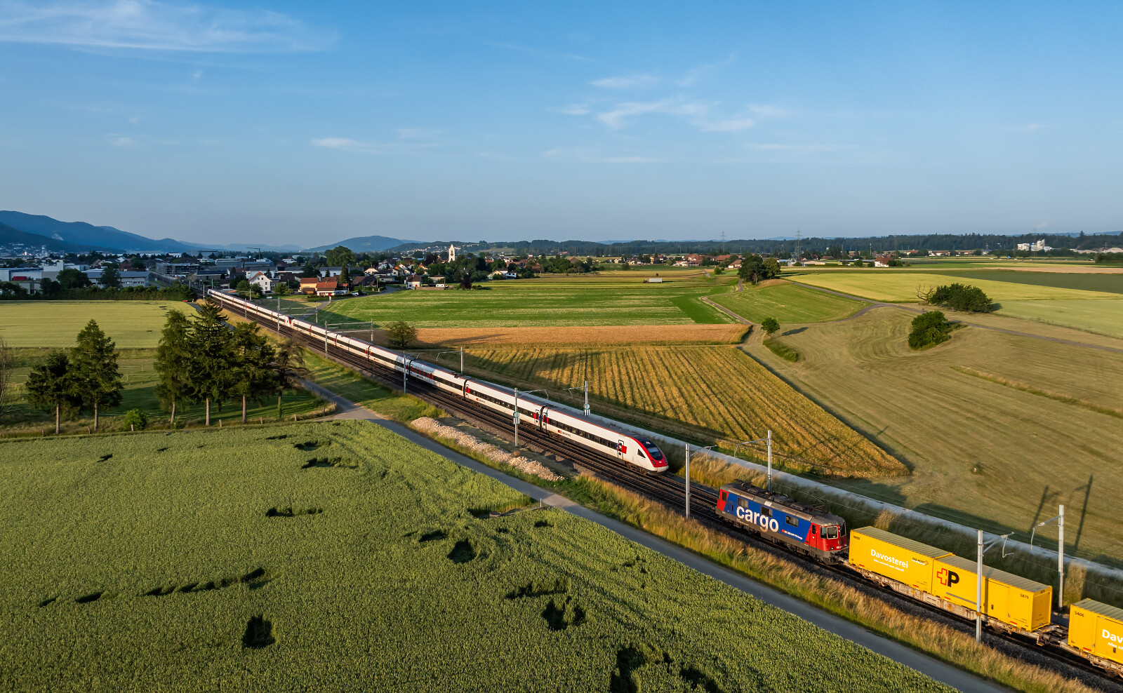 RABDe 500 "ICN" of SBB (Schweizerische Bundesbahnen) between Niederbipp and Wangen an der Aare, Switzerland