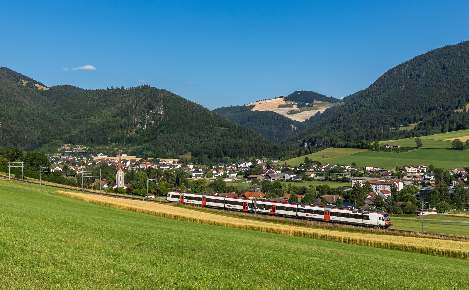 RBDe 560 "Domino" of SBB (Schweizerische Bundesbahnen) between Sonceboz-Sombeval and Tavannes, Switzerland